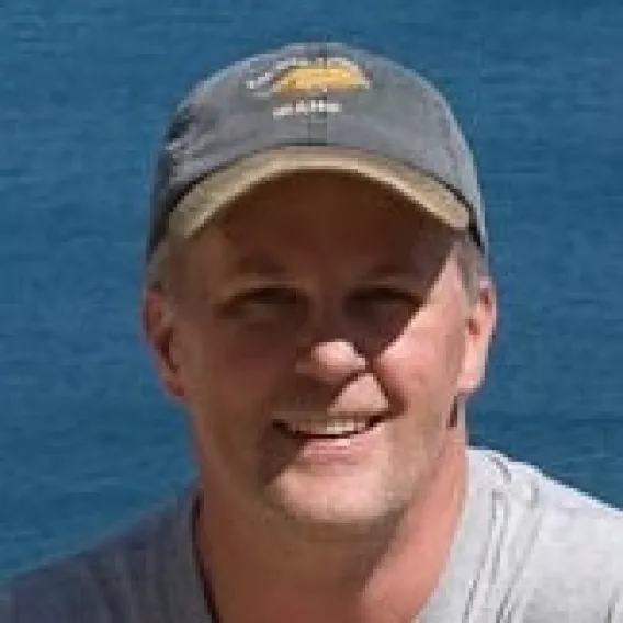 Headshot photograph of Erik 